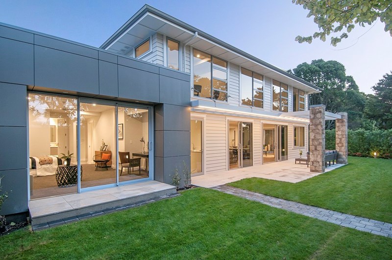 An example of modern architecture on Lammermoor Drive.